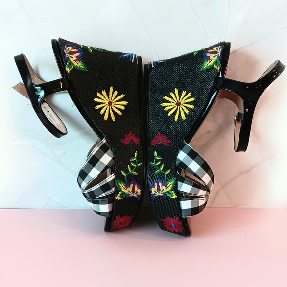 EUC ~ BETSEY JOHNSON Floral Embroidered Platform Wedge Sandals ~ Size: 9.5 - Picture 8 of 10